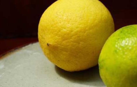 柠檬水的功效及正确泡法 柠檬的泡水方法和功效