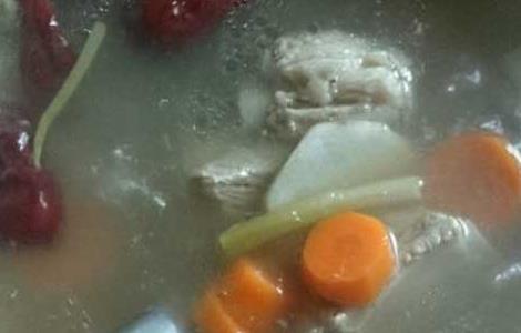 山药胡萝卜排骨汤