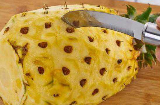 菠萝怎么削皮，怎么快捷的削菠萝皮 怎样轻松削去菠萝皮
