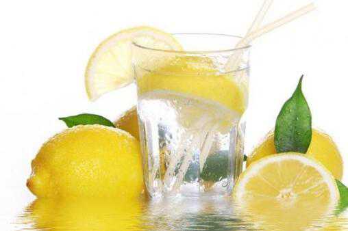 柠檬泡水喝有什么好处，柠檬泡水怎么做