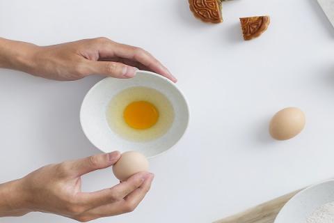 白醋泡鸡蛋的功效与作用（白醋泡鸡蛋起什么作用）