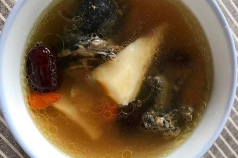 乌鸡山药红枣汤的功效与作用 红枣山药乌鸡汤的功效与作用及禁忌