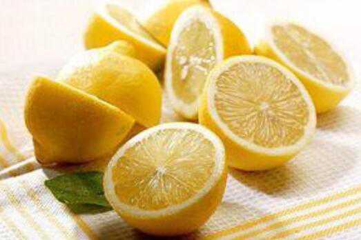 新鲜柠檬怎么吃，吃新鲜柠檬的好处与功效