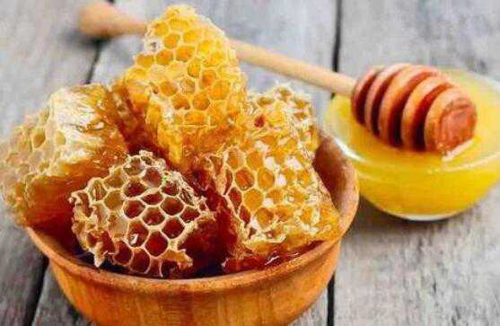 蜂巢怎么吃，蜂巢的正确吃法 蜜蜂蜂巢怎么吃
