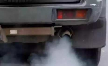 猛轰油门可以清理积碳吗?听听修车师傅怎么说