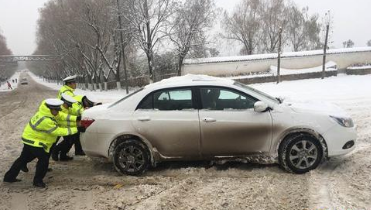 后驱车的优缺点，后驱车下雪天很难开吗