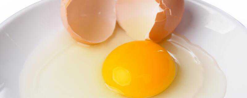 蛋黄可以生吃吗 生的蛋黄可以吃吗