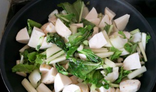 青菜烧芋头的做法 芋头炒青菜的做法