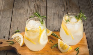 柠檬水放冰箱可以保存多久 蜂蜜柠檬水放冰箱可以保存多久