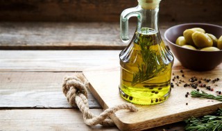 橄榄油含有不饱和脂肪酸吗（橄榄油含不饱和脂肪酸还是饱和脂肪酸）