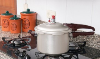 怎么用高压锅隔水炖汤 炖汤用高压锅还是隔水炖好