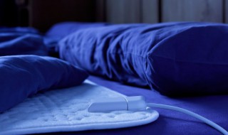 人可以直接睡在电热毯上吗 人可以直接睡在电热毯上吗?