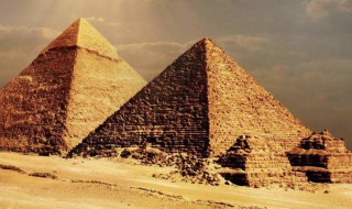 金字塔的起源和历史（金字塔起源于）