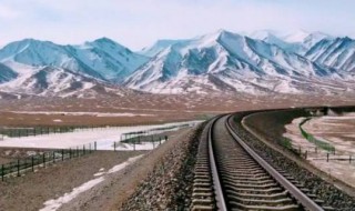 青藏铁路被称为什么（青藏铁路被称为什么铁路）