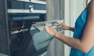 烤箱锡纸可以用几次 烤箱里面的锡纸可以反复使用吗