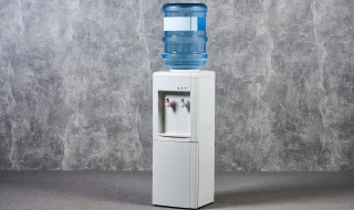 有壶饮水机怎么烧热水（饮水机的水可以用热水壶烧了喝么）