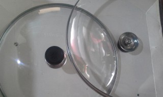 玻璃锅盖怎么清洗缝隙里的污渍（玻璃锅盖怎么清洗缝隙里的污渍水）
