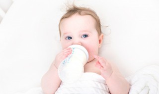如何让孩子戒掉奶瓶 如何让孩子戒掉奶瓶用直饮杯