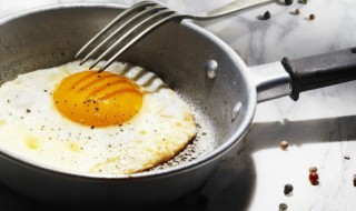 煮熟的鸡蛋放冰箱里冷冻再吃可以吗（煮熟的鸡蛋放冰箱冷冻还能吃吗）