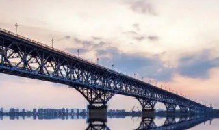 南京长江大桥铁路桥全长是多少米（南京长江大桥铁路桥长约多少千米）