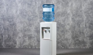 饮水机烧水有塑料味怎么处理 饮水机烧水有一股塑料味道还能喝吗