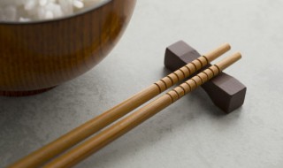 新买的鸡翅木筷子怎么处理（新买的鸡翅木筷子能用开水煮吗）