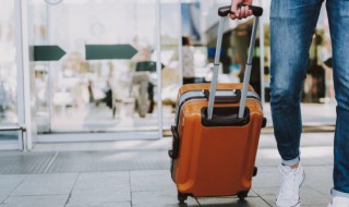 坐飞机可以带行李箱上飞机吗 上飞机可以带行李箱吗?