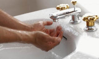 洗手台漏水如何处理（洗手盆台面漏水怎么办）