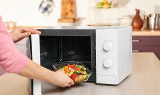 微波炉光波微波组合可以用烤架吗 微波炉组合烧烤能不能用烤架