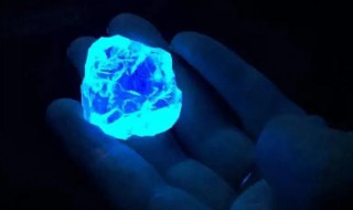 钻石荧光等级（钻石荧光等级划分strong blue）