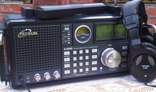 为什么收音机能选择电台（电台和收音机一样吗）