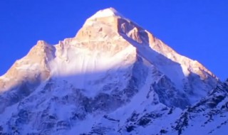 世界最高峰是哪个山峰（世界最高峰是哪个山峰图片）