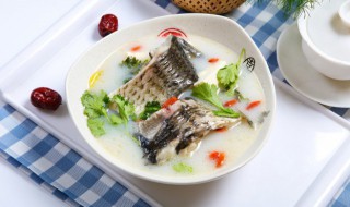 鱼高汤用什么鱼骨熬制的味最好（鱼骨高汤的做法大全）
