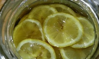 蜂蜜柠檬水可以用热水泡吗（柠檬蜂蜜水可以用常温水泡吗）