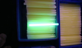 荧光棒放冰箱真能二次发光吗 荧光棒为什么放冰箱