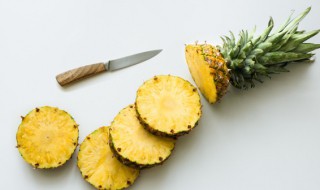 切好的菠萝可以放到冰箱里保鲜吗（切好的菠萝可以放到冰箱里保鲜吗能放多久）
