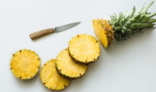 如何除去吃完菠萝后口中的涩味（如何消除菠萝在口中的涩感）