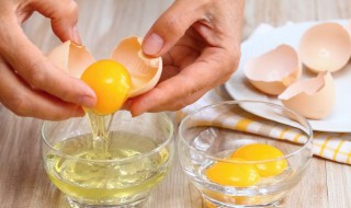 鸡蛋打散后加盐为什么会变色 鸡蛋液放盐变色是什么原因