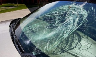 汽车玻璃裂了怎么防止继续开裂 汽车玻璃有裂纹,怎么防止继续开裂