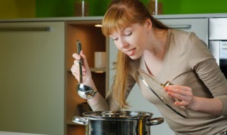 熟地和什么一起煲汤好 生熟地和熟地可以一起煲汤吗