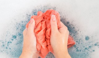 衣服袖口非常脏怎么洗才能洗干净 衣服袖口脏了怎么干洗