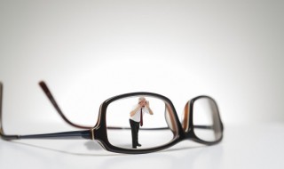 什么材质的镜片对眼睛好 眼镜片用哪种材质比较好
