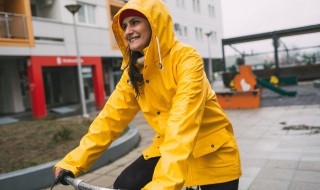 雨衣什么材质好 摩托车雨衣什么材质好