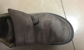 磨砂皮鞋上的油渍怎么去除（磨砂皮鞋子上的油渍怎么去除）