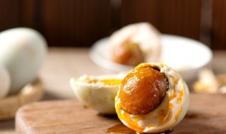 腌好的咸鸭蛋怎么长时间保存 腌好的咸鸭蛋能保存多久