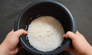小电锅怎么蒸米饭（宿舍用小电锅怎么蒸米饭）