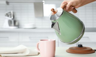 茶壶水垢怎么清除（茶壶水垢怎么清除?）