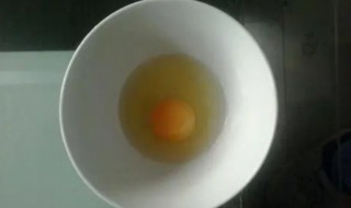 生鸡蛋打碎了可以放微波炉吗（熟鸡蛋弄碎了可以微波炉吗）