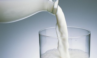 牛奶玻璃杯可以放微波炉吗（玻璃杯可以放微波炉加热牛奶吗）