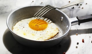 梦见煎鸡蛋是什么意思 梦见煎好的鸡蛋是什么意思